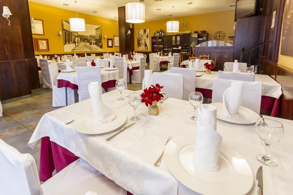 Hostal Restaurante Alarico Allariz Exterior photo